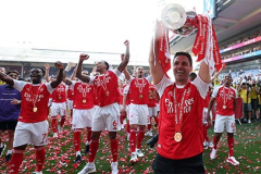 Arsenal nuôi mộng bá vương